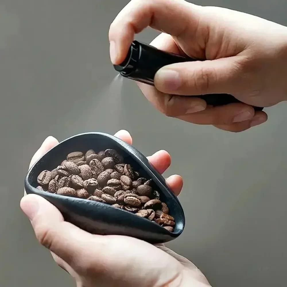 1 piece portable antistatic coffee bean spray bottle 10 ml for precision grinding, ideal for coffee lovers