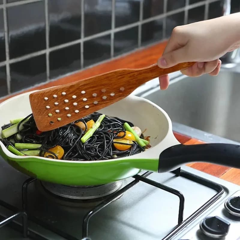 New steak shovel for frying shovel filtering pan non-stick spatula wood 24 holes kitchen utensils kitchen accessories
