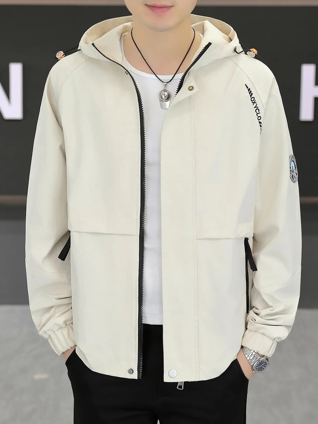 New Jacket with Men's Hood, Casual Design, Autumn-Winter Fashion, Breathable Workwear in Polyester Fiber, Closure with Reinforced Hinge