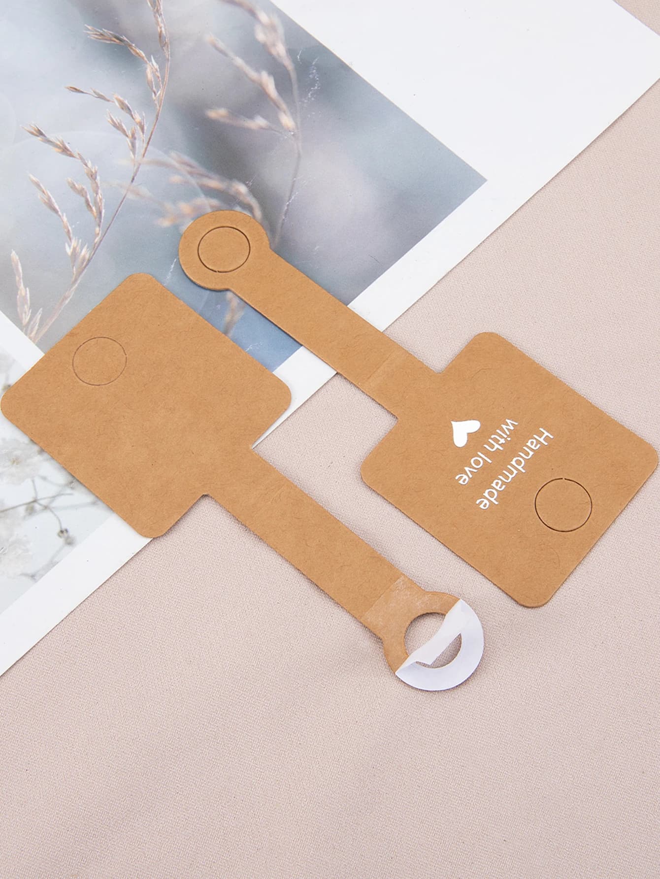 50 carte di carta kraft adesive, carte pieghevoli appese per etichette per esposizione di gioielli fai da te, collana, braccialetto, accessorio per capelli, etichetta al dettaglio