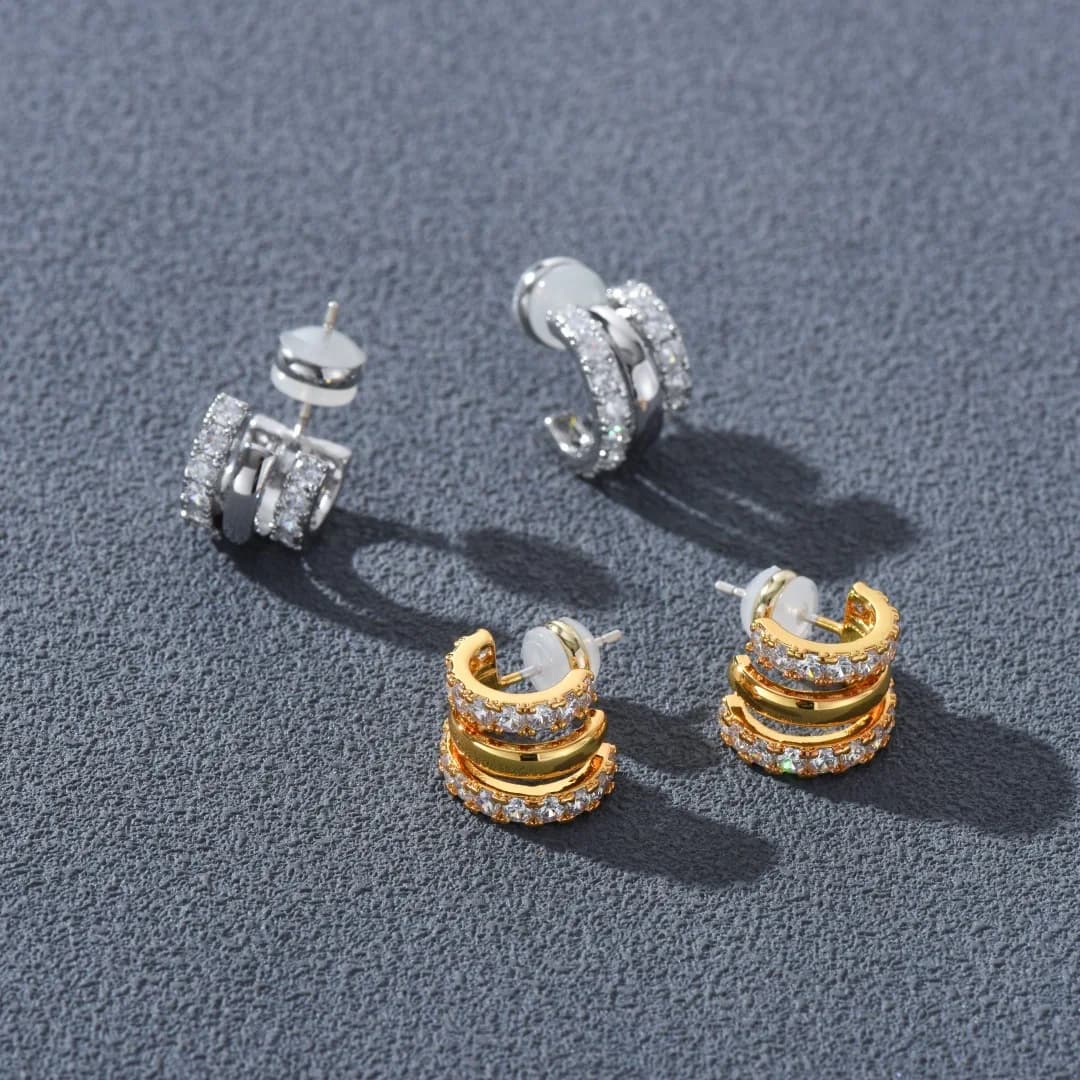 Nuovi Orecchini alla Moda in Ottone Placcato Oro con Ago in Argento S925 e Zirconi, Accessori Delicati per Donna