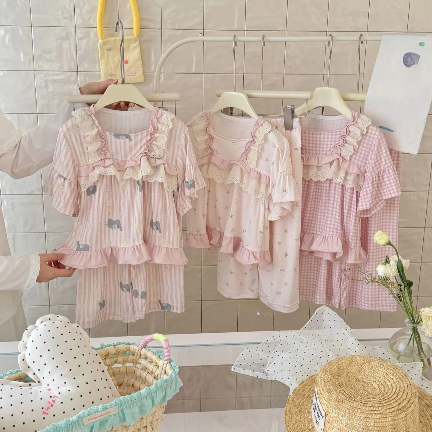 Pigiama Estivo 2026 per Bambine, Nuovo Abbigliamento Rosa in Cotone con Pizzo, Comodo per l'aria Condizionata