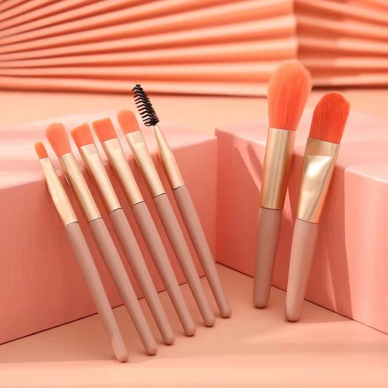 Set of 8 Makeup Brushes: Brush for Cypriot, Lighting, Blush, Eyebrow, Lip - Complete Makeup Tools Kit