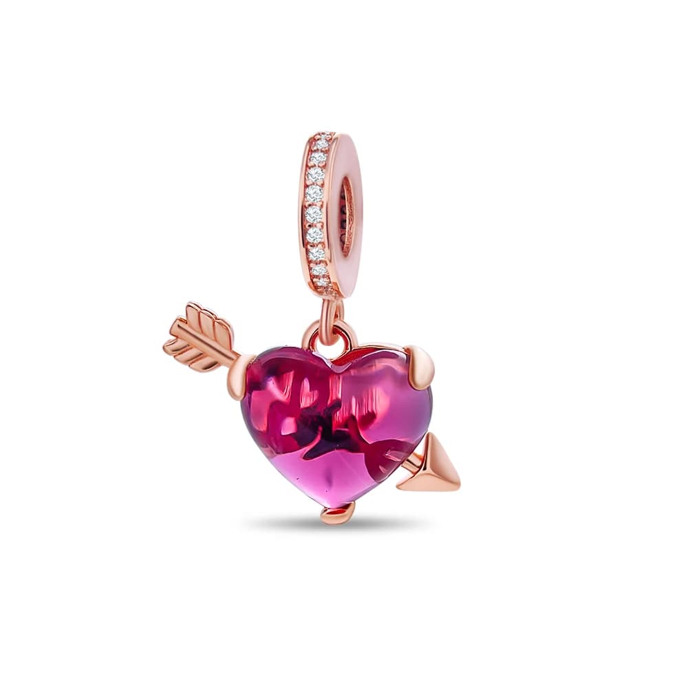 Ciondolo Placcato Oro Rosa, Cuore con Freccia di Cupido e Vetro Rosa e Accento in Zirconia Cubica, Adatto per Bracciali Europei, Romantico ed Elegante