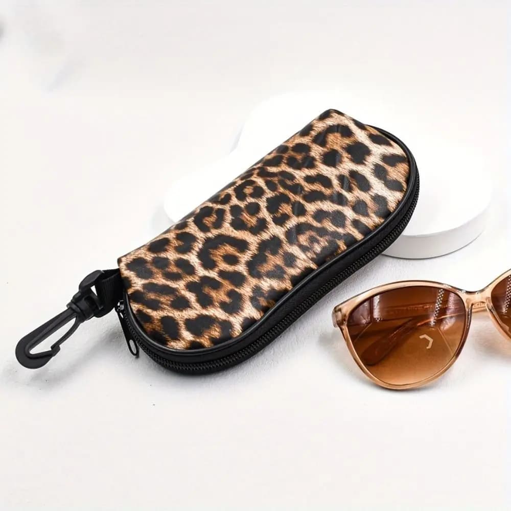 Ultra-light leopard eyewear case Portable case Soft sunglasses case Compact eyeglass case Eyewear cover for men and women