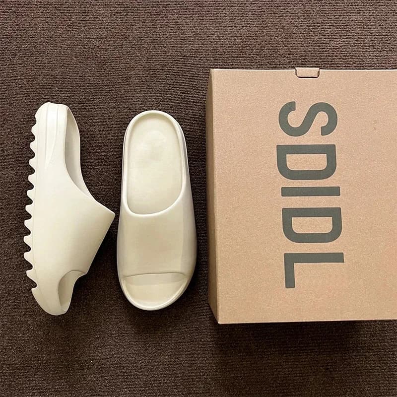 2025 Vendite calde Pantofole in cocco Nuvola Sandali con la suola spessa Moda estiva Fondo morbido Pantofole da spiaggia da uomo Sandali da donna Slides