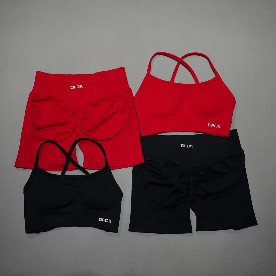 Set coordinato di leggings corti a vita alta DFDK, reggiseno sportivo senza cuciture con lacci, completo da allenamento per palestra, fitness e ciclismo da donna