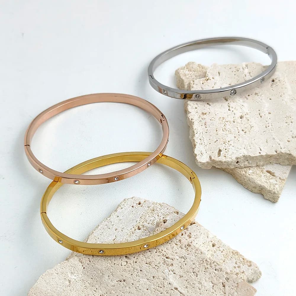 Squisito bracciale in acciaio inossidabile placcato oro da 18 carati: decorazione scintillante, adatto per matrimoni formali, gioielli da polso alla moda
