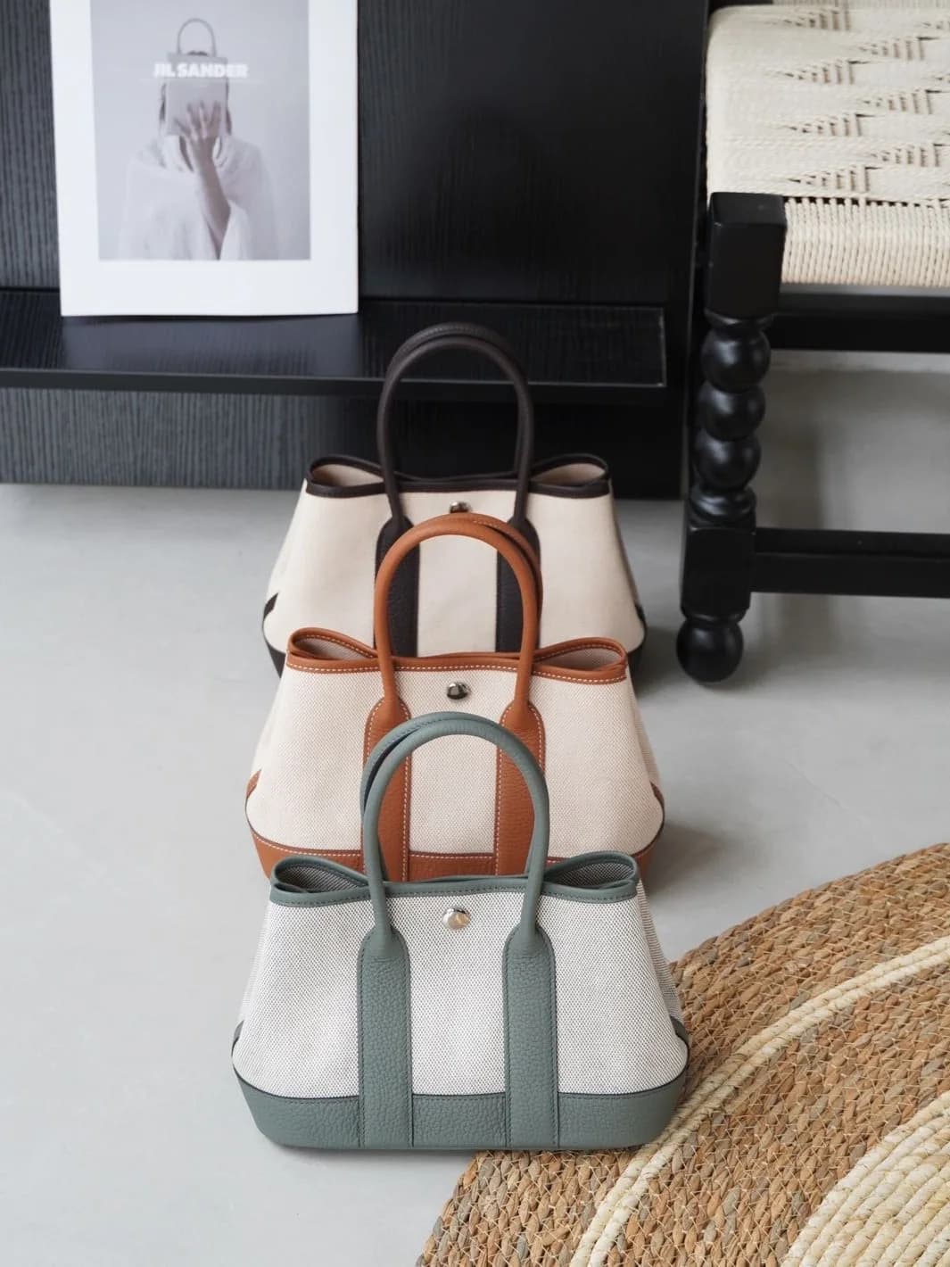 Borsa da donna di medie dimensioni in pelle bovina primo strato con tracolla in tela, realizzata a mano con filo cerato e ferramenta in acciaio, ideale per feste in giardino