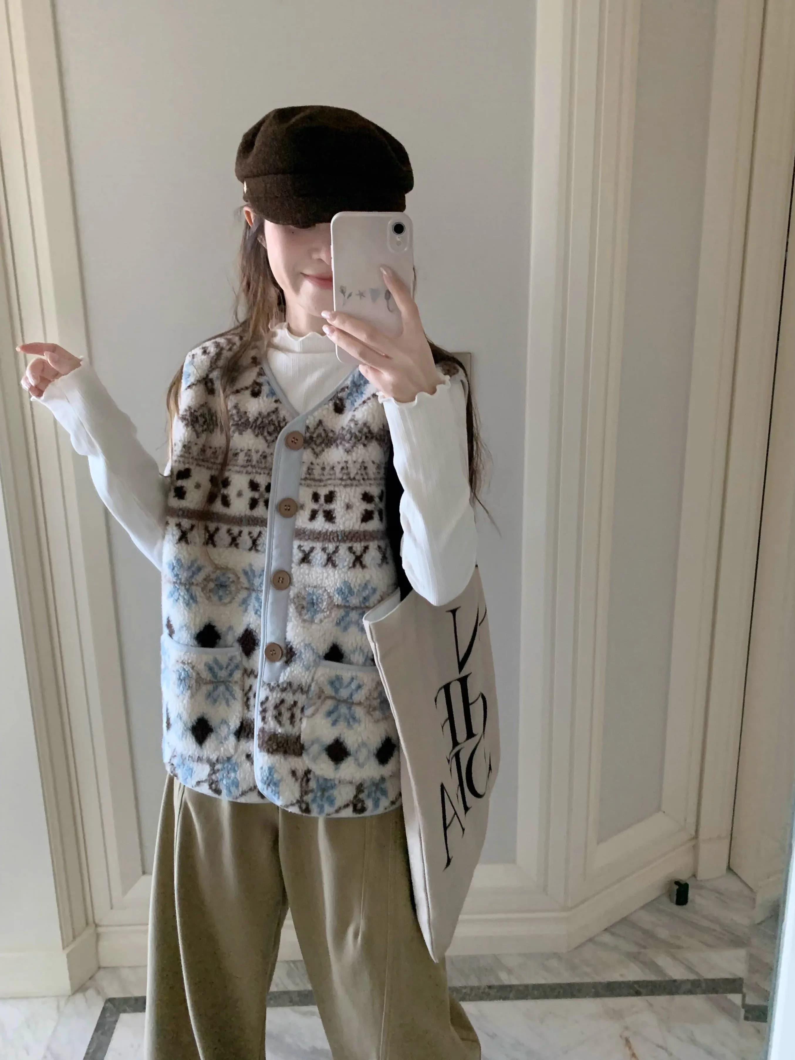 Retro Lamb Fur Vest Women's Autumn Winter Loose Versatile Design Sleeveless Jacket Outerwear Versatile Loose Fit Warmth Medium