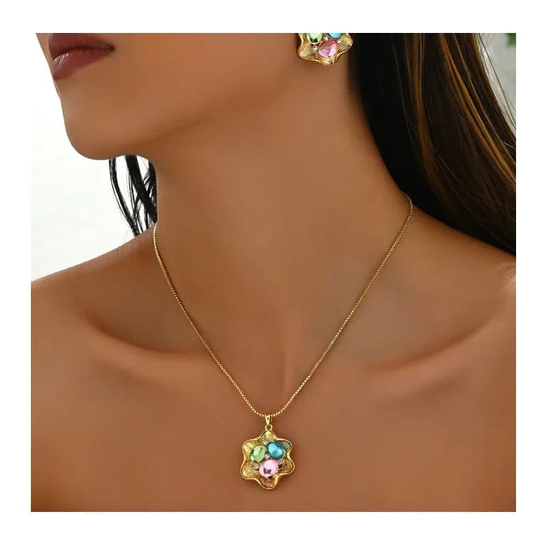 Nuova Collezione di Gioielli da Donna in Vendita, Set Personalizzato con Design a Petalo, Orecchini con Gemme e Collana Lunga