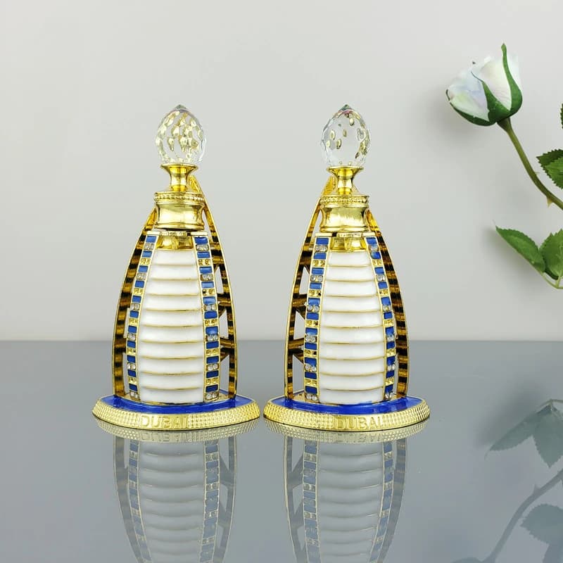 Bottiglia di profumo 10ML Bottiglia contagocce per oli essenziali in metallo stile arabo vintage Contenitore per bottiglia regalo decorazione per diserbo del Medio Oriente