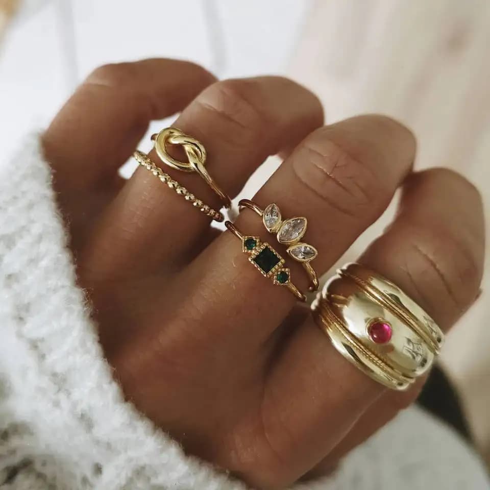 Anello con Nodo a Corona, Imitazione Opale Verde, Anello con Incastonatura di Strass, Set di 5 Anelli e Bracciale