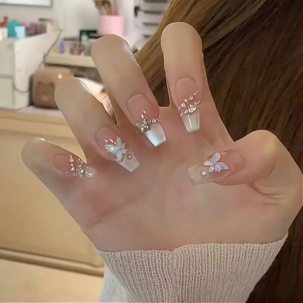 24 Pezzi Unghie Finte Lunghe Quadrate con Farfalle 3D e Strass Bianchi, Manicure Elegante Stile Fata per Donne