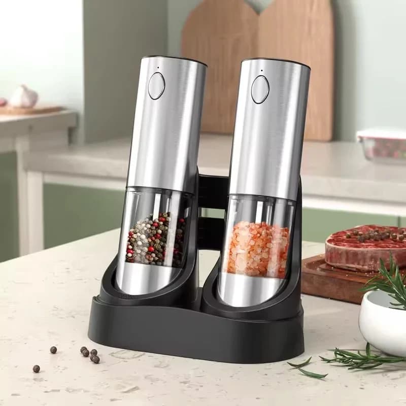 Set di 2 macinapepe elettrici da 190 ml con base ricaricabile USB, regolazione della macinatura, macina spezie, utensili da cucina