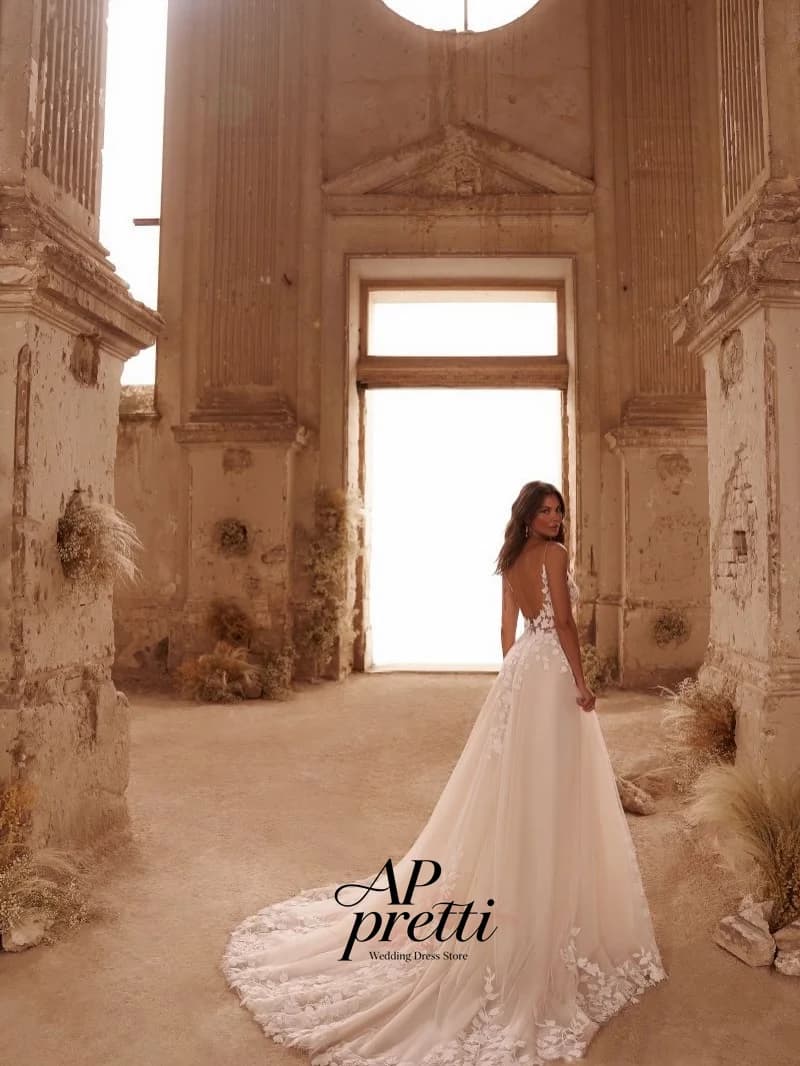 AP Pretti Ivory Floral Lace Tulle Wedding Dress V Neck Sleeveless Customized A Line Spaghetti Straps Sweep Train Bridal Gown
