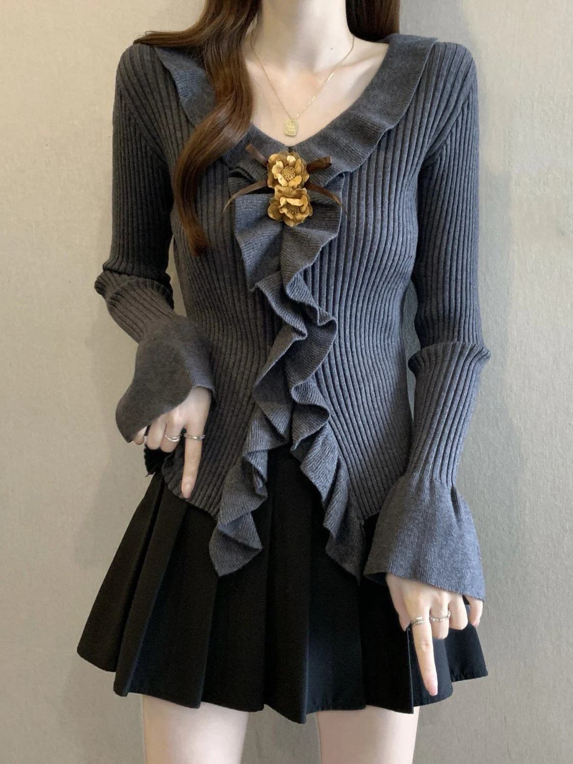 Gray V-neck Knitted Top Women's Base Shirt Spring 2026 New plus Size Bloomer Lace 3D Flower Korean Style Loose Fit
