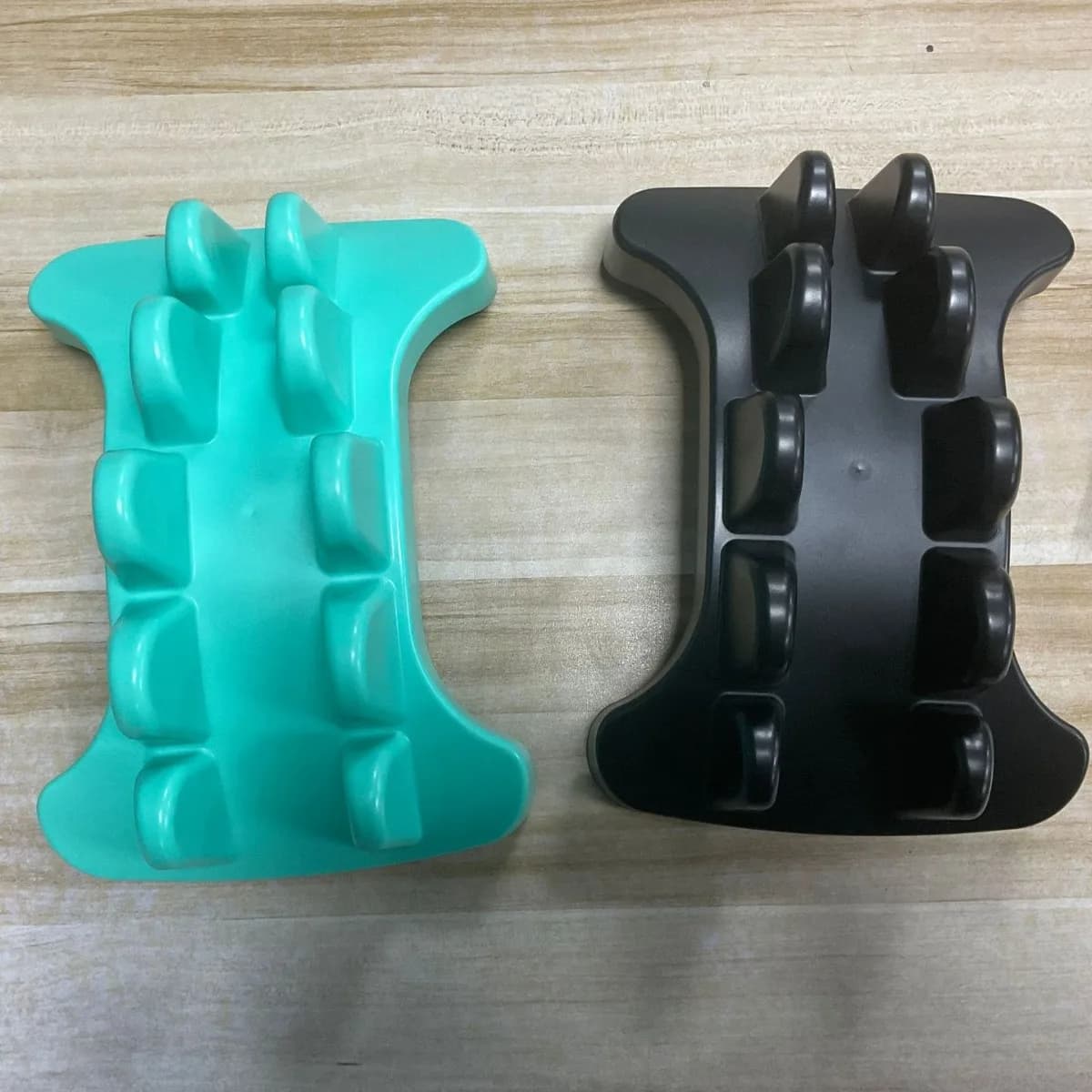 Dispositivo di Trazione Cervicale per Collo e Spalle, Cuscino per Massaggi e Supporto Chiropratico, Allevia il Dolore alla Schiena