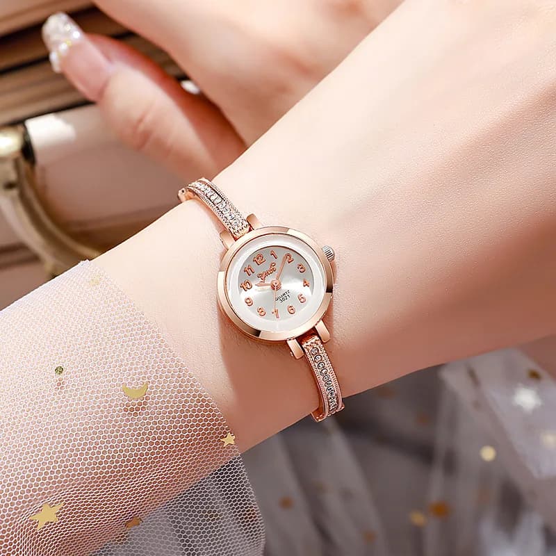 Elegant Women's Watch Quartz Wrist Watch With Luxury Rhinestones Studded Diamonds Gift Watch for Fashionable Girls with niche Circular Disc