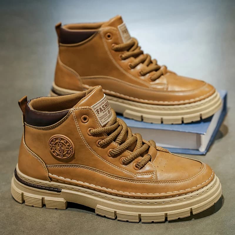 Scarpe alte da uomo in pelle Stivali da lavoro gialli Stivali casual con fondo spesso Scarpe da trekking all'aperto alla moda Stivali da uomo