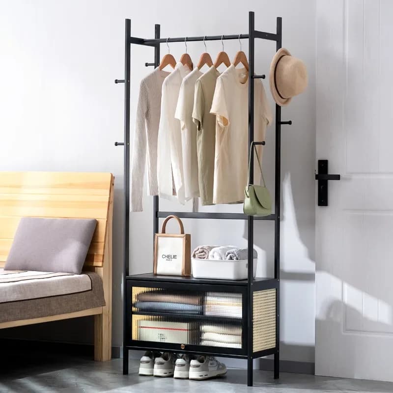 Appendiabiti da appendere dal pavimento al soffitto, camera da letto, comodino, portaoggetti, artefatto, semplice appendiabiti, dormitorio, casa in affitto