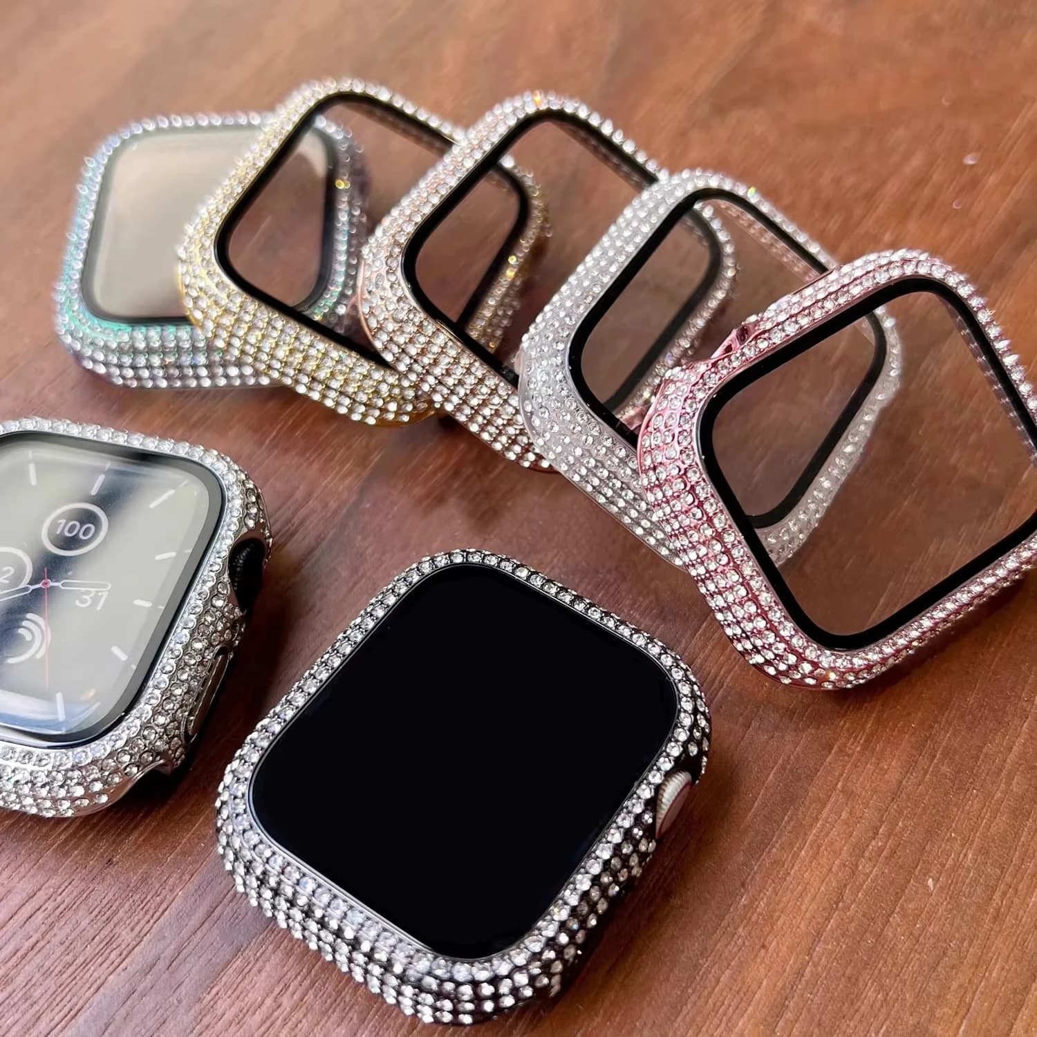 Custodia per orologio con protezione per schermo in vetro temperato con decorazione in strass per Apple Watch 38/40/41/42/44/45/46mm, serie SE/10/9/8/7/6/5/4/3/2