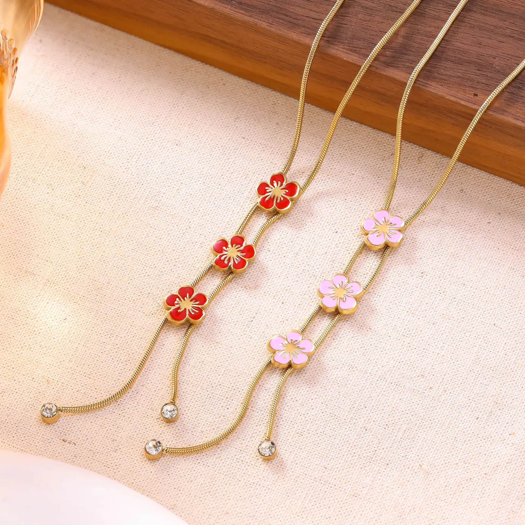 18K gold plated stainless steel flower necklace for women, fashionable jewelry, gift for parties and weddings, waterproof accessories for women