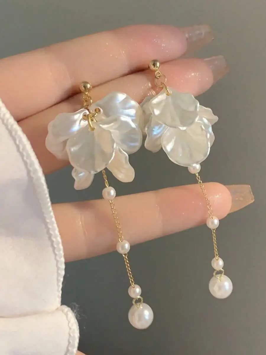 Korean-style floral petal pearl tassel earrings elegant girlish design lightweight comfortable wear