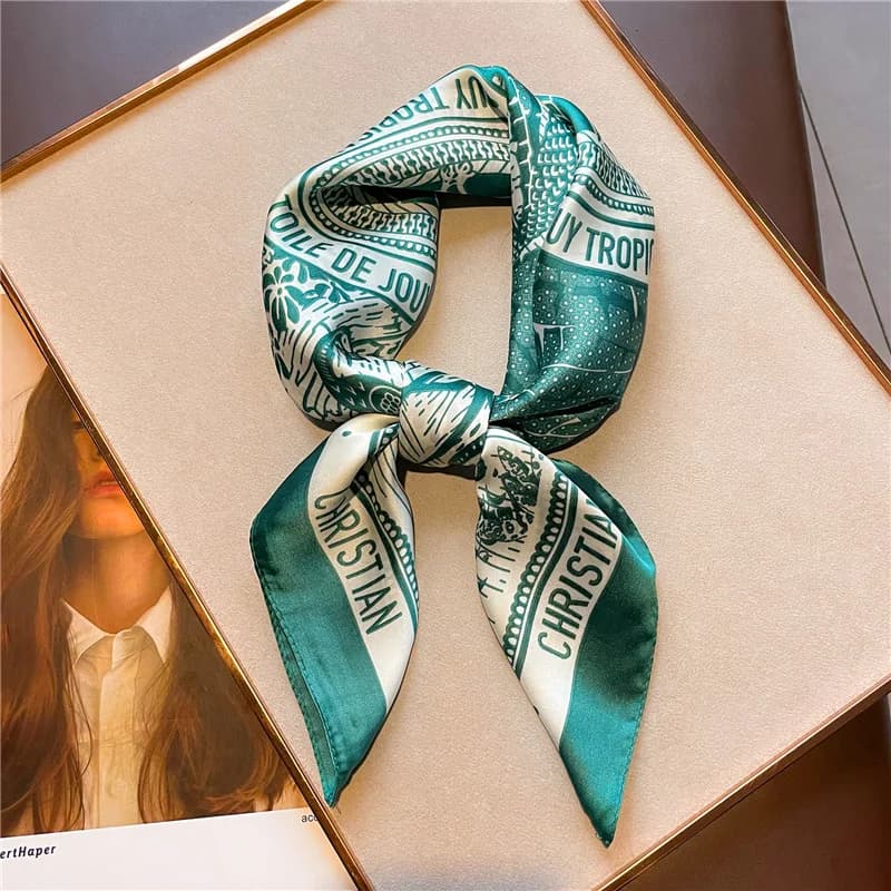 Fazzoletto in raso di seta con stampa di lettere Donna Design di lusso Cravatta Sciarpa Capelli femminili Polso a mano Foulard Scialle Hijab Bandana