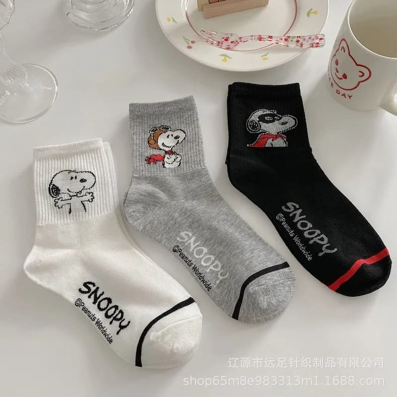 6 paia di calzini lunghi in stile giapponese con motivo Snoopy, simpatici cartoni animati, per ragazze, alla moda, con motivo anime, calze in cotone morbido e traspirante.