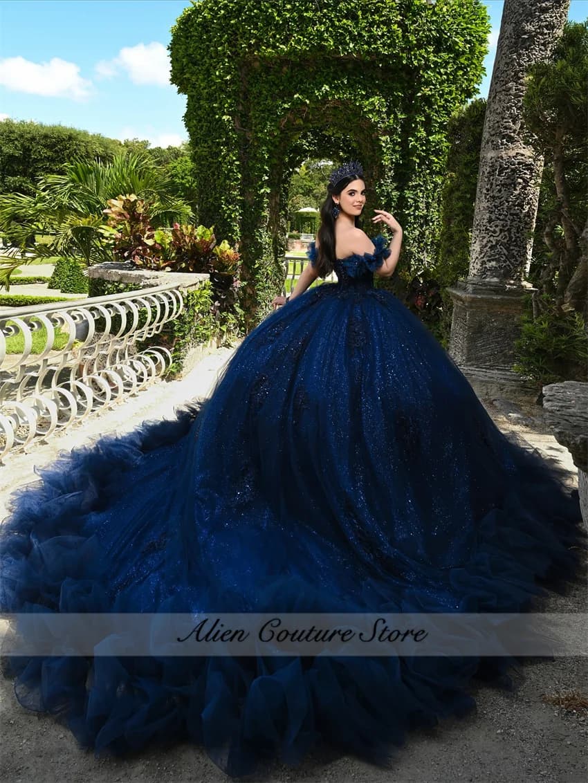 Abiti Quinceanera blu navy Abito da ballo con spalle scoperte Applique che borda cristalli a strati Abito dolce 16 Abiti 15 Personalizzato