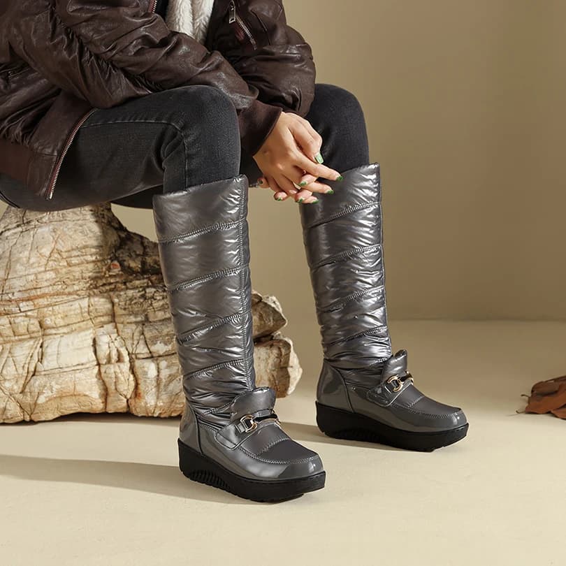 Plus Size telone riempito di cotone spaziale per il calore invernale stivali alti al ginocchio decorazione in metallo tacco piatto suola spessa stivali Slip-On