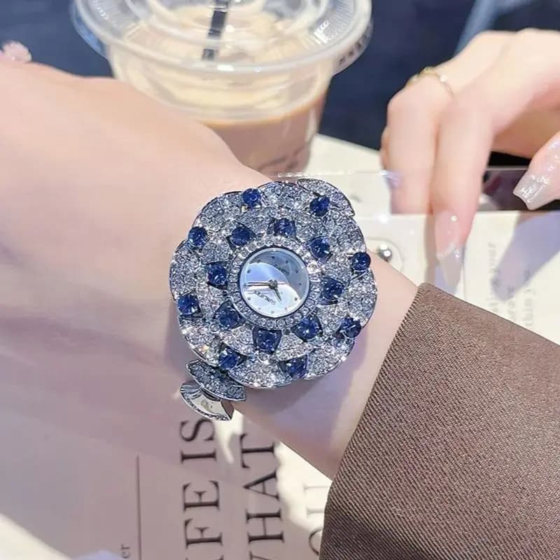 Elegant Golden Quartz Watch for Women Luxury Women's Wrist Watch with Fashionable Waterproof Rhinestone New Design Original