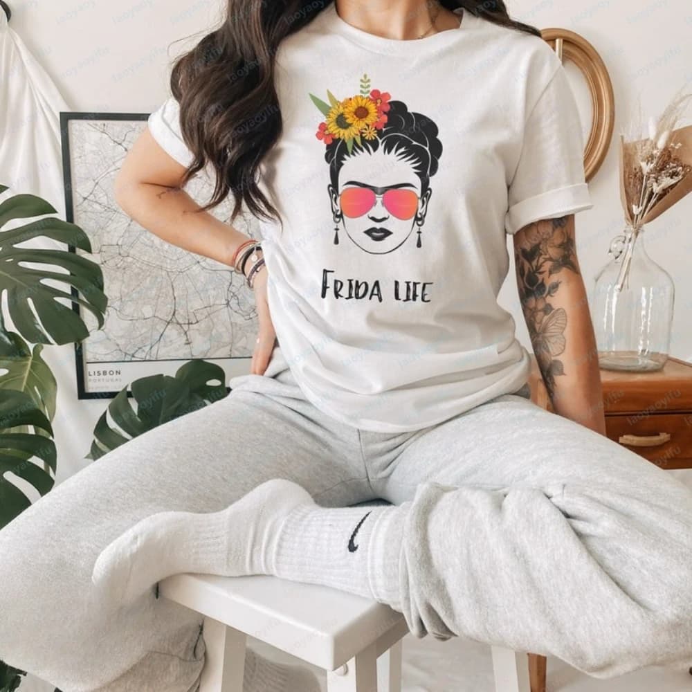 Maglietta Frida Kahlo con Corona di Girasoli e Occhiali da Sole Aviator, T-Shirt Femminista Latina, Viva Frida, Top Gotico Y2k, Magliette Grafiche, Top Harajuku