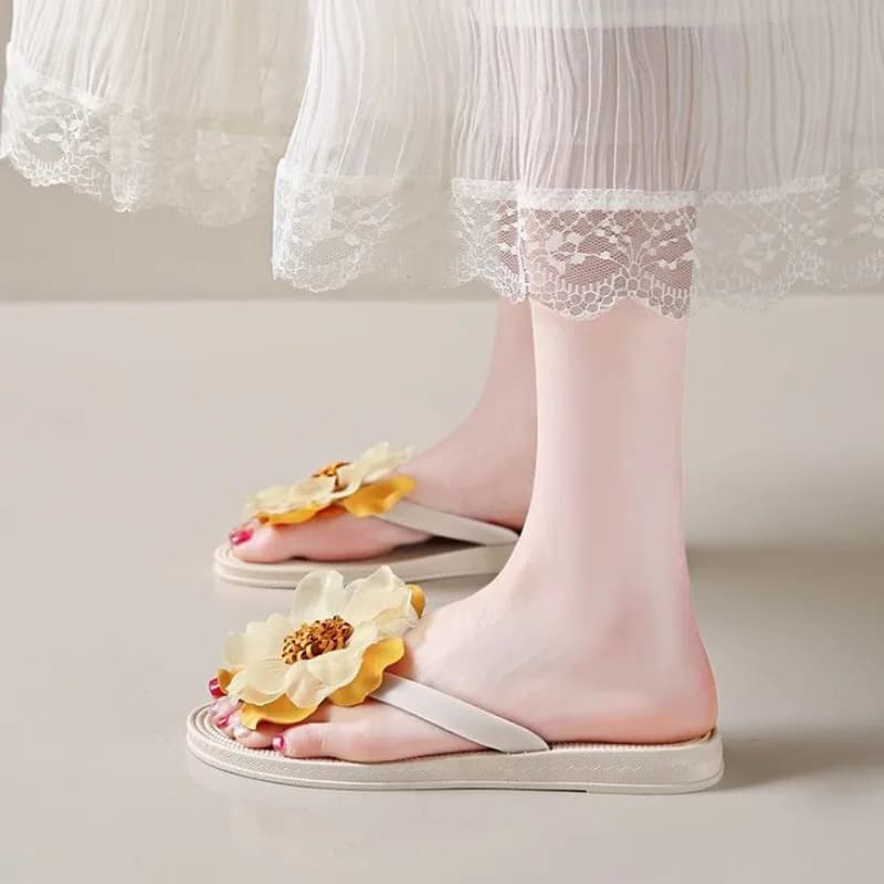 Women's Beach Sandals with Adorable Sunflower Print, Chic Anti-slip and Random for Internal and Exterior Use