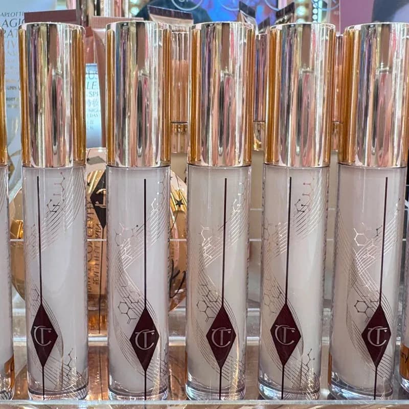 Correttore multicolore di marca Charlotte Tilbury Honey Brightening in The Face che copre le macchie e copre le occhiaie sotto gli occhi