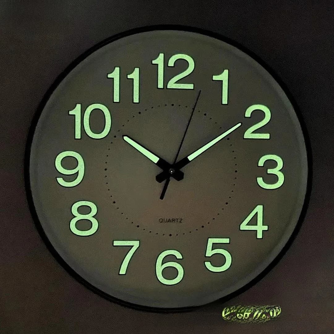 Modern Silent Wall Clock Bedroom Living Room Decorative Night Light Hanging Clock Simple Design Battery Powered Home Decor
