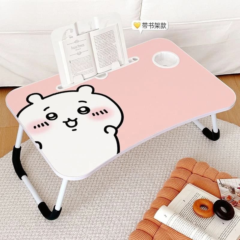 Scrivania Pieghevole Kawaii Chiikawa per Laptop, Tavolo Portatile da Studio con Portabicchieri, Slot per Carte, Supporto per Libri e Gambe Antiscivolo per Casa