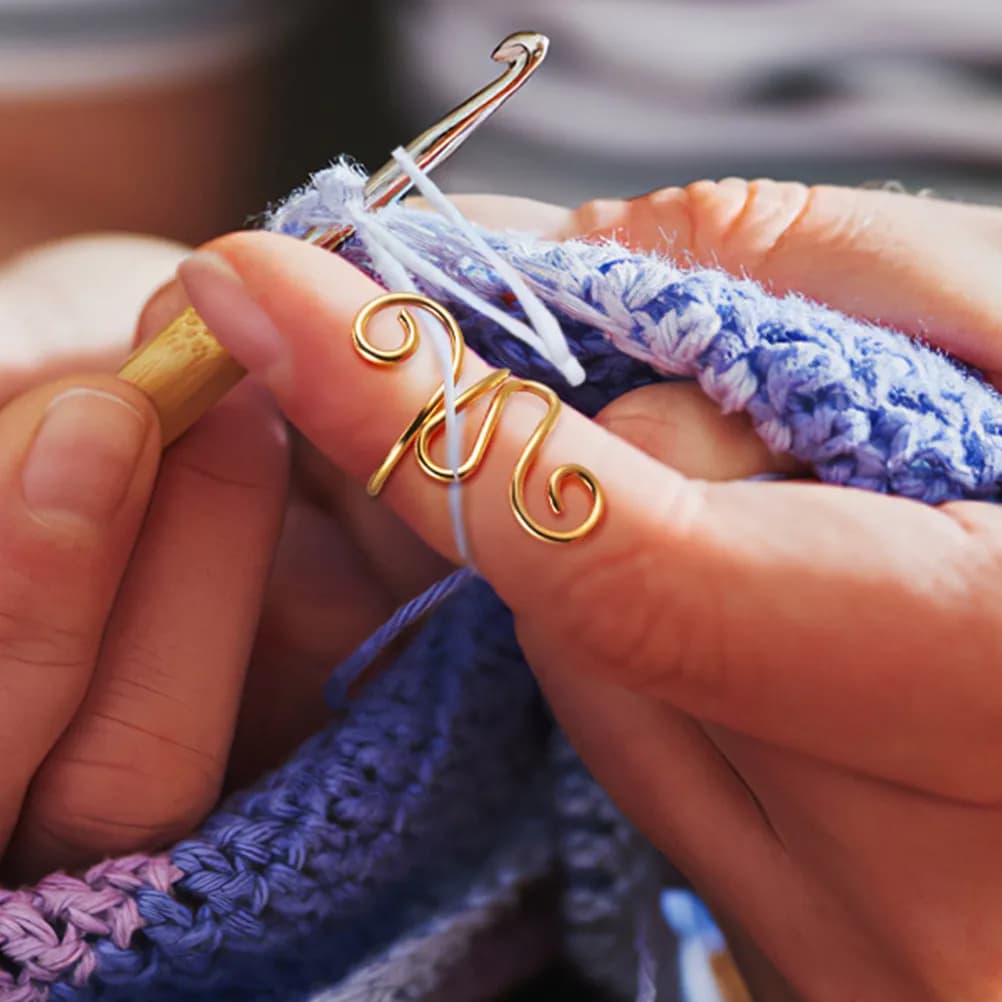 4 Pezzi Anelli per Uncinetto Regolabili in Metallo, Anelli di Tensione, Anelli Guida Filo per Dita, Ganci per Lavoro a Maglia, Accessori Decorativi per Uncinetto