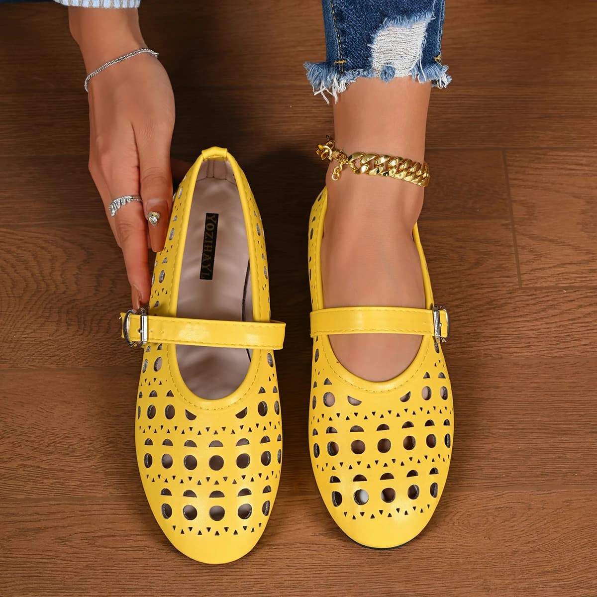 Women Sandals Breathable Low Heel Slip-On Shoes Retro Hollow Out Mary Jane Flat Shoes Women Spring Summer French Style Sandals