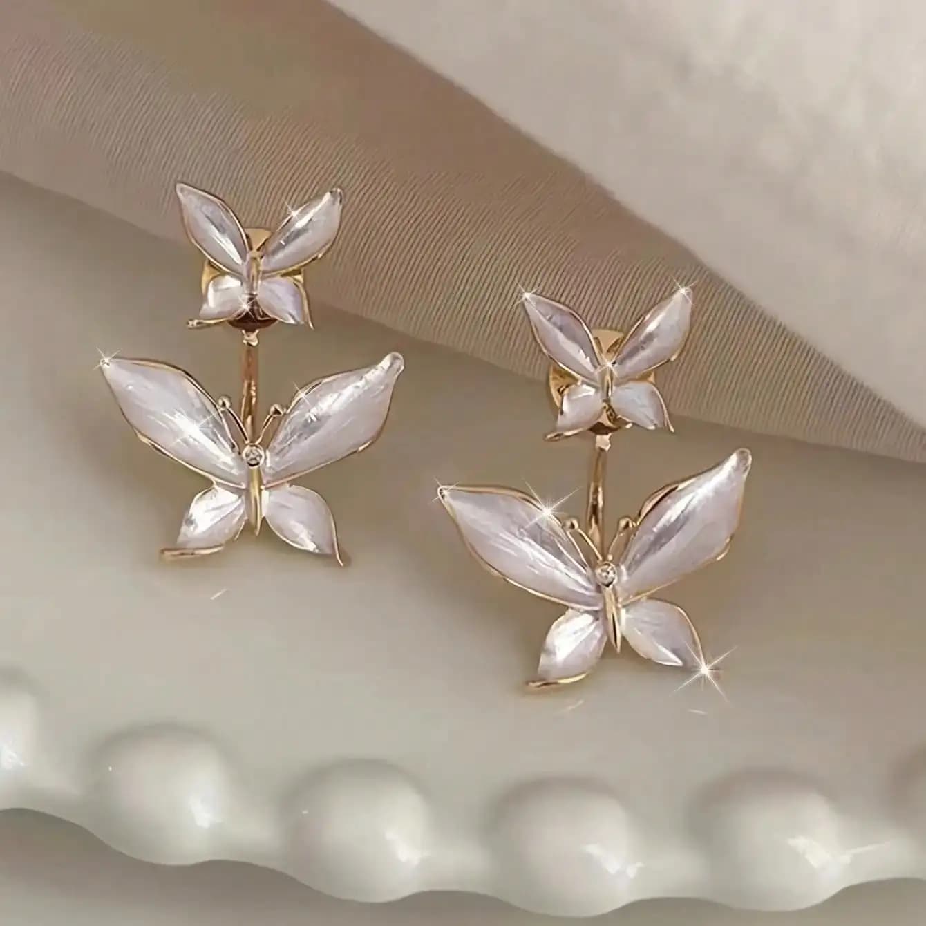 1 Pair Of New Niche Design High-End Small Butterfly Earrings For Women Elegant Ear Accessories