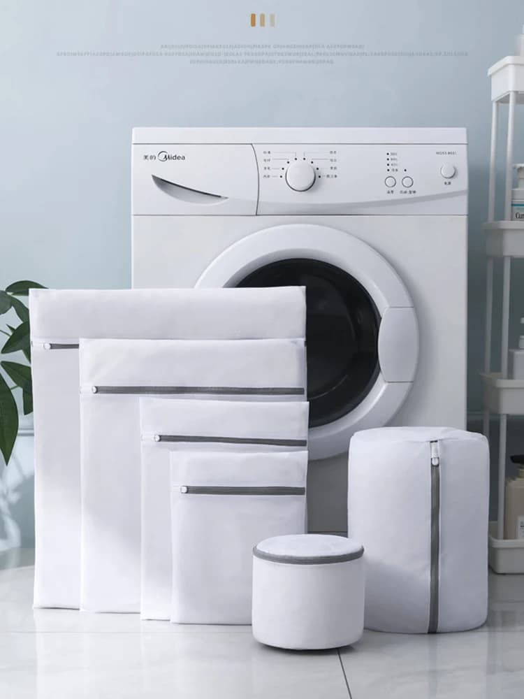 Large laundry bag to wash sweaters, underwear, down jackets, prevents the deformation of clothes, with mesh net, for daily domestic use.