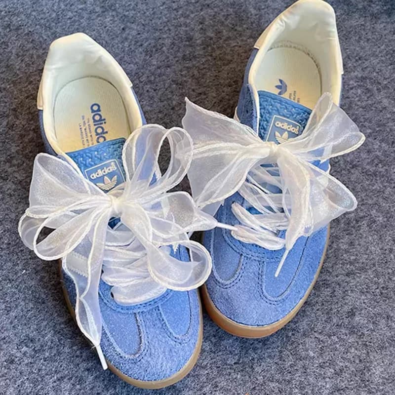 Lacci per scarpe in organza a festone a coda di pesce larghi 4 cm, in chiffon ondulato, con fiocco, bianchi, per sneakers casual e scarpe da allenamento DE