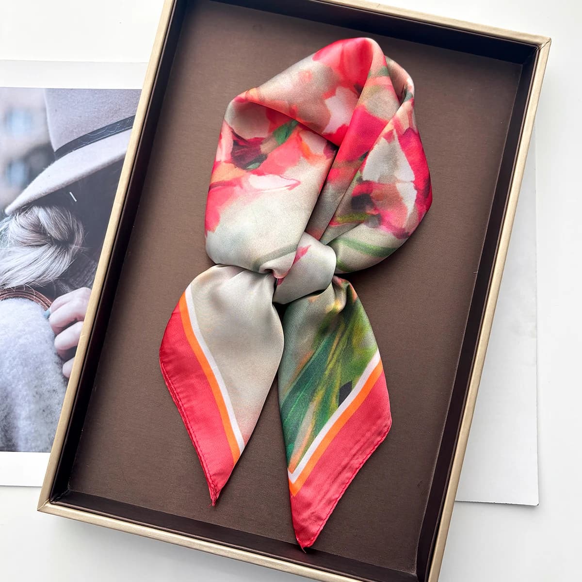 Sciarpa quadrata stampata di lusso in morbido raso effetto seta per donna, bandane eleganti, hijab, foulard, scialle estivo.