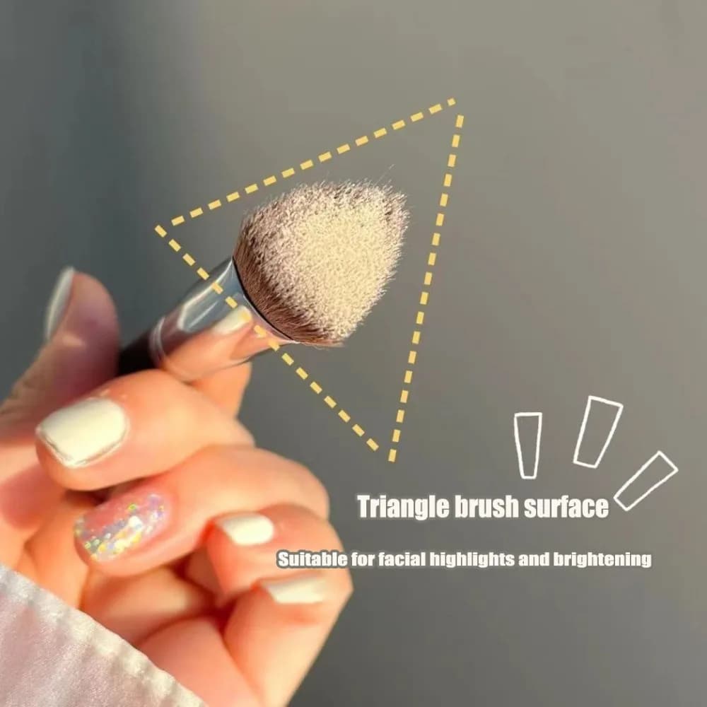 New brush for triangular makeup Angle contour of the nose Light under the eyes Brush for concealer Cosmetic foundation brush