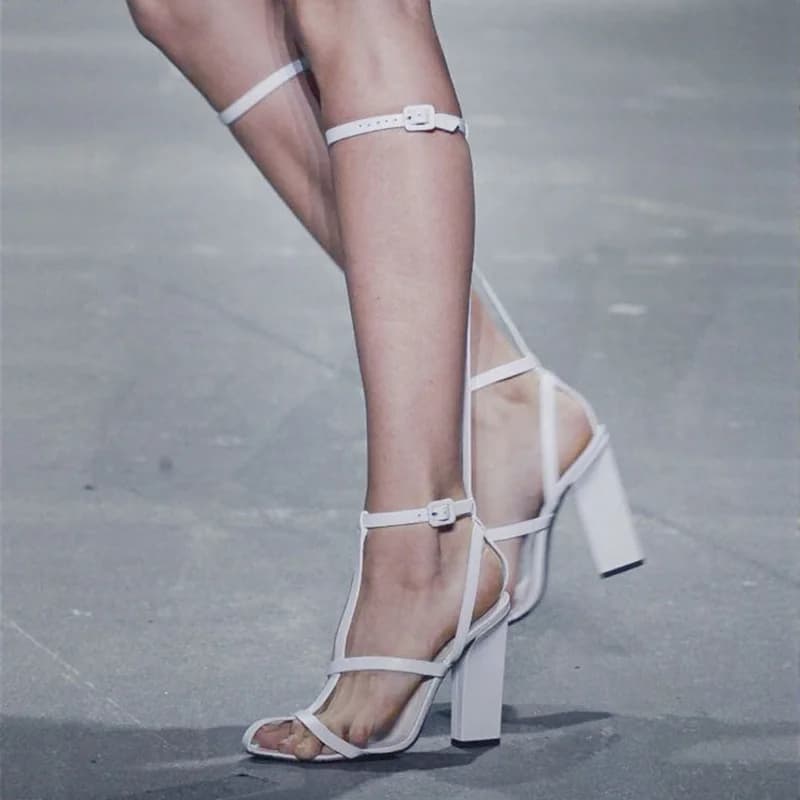 Sandali in pelle con cinturini a T e fascia stretta, sexy, a punta, con tacco quadrato e fibbia, personalizzabili, nuovi arrivi, scarpe moderne da donna alla moda