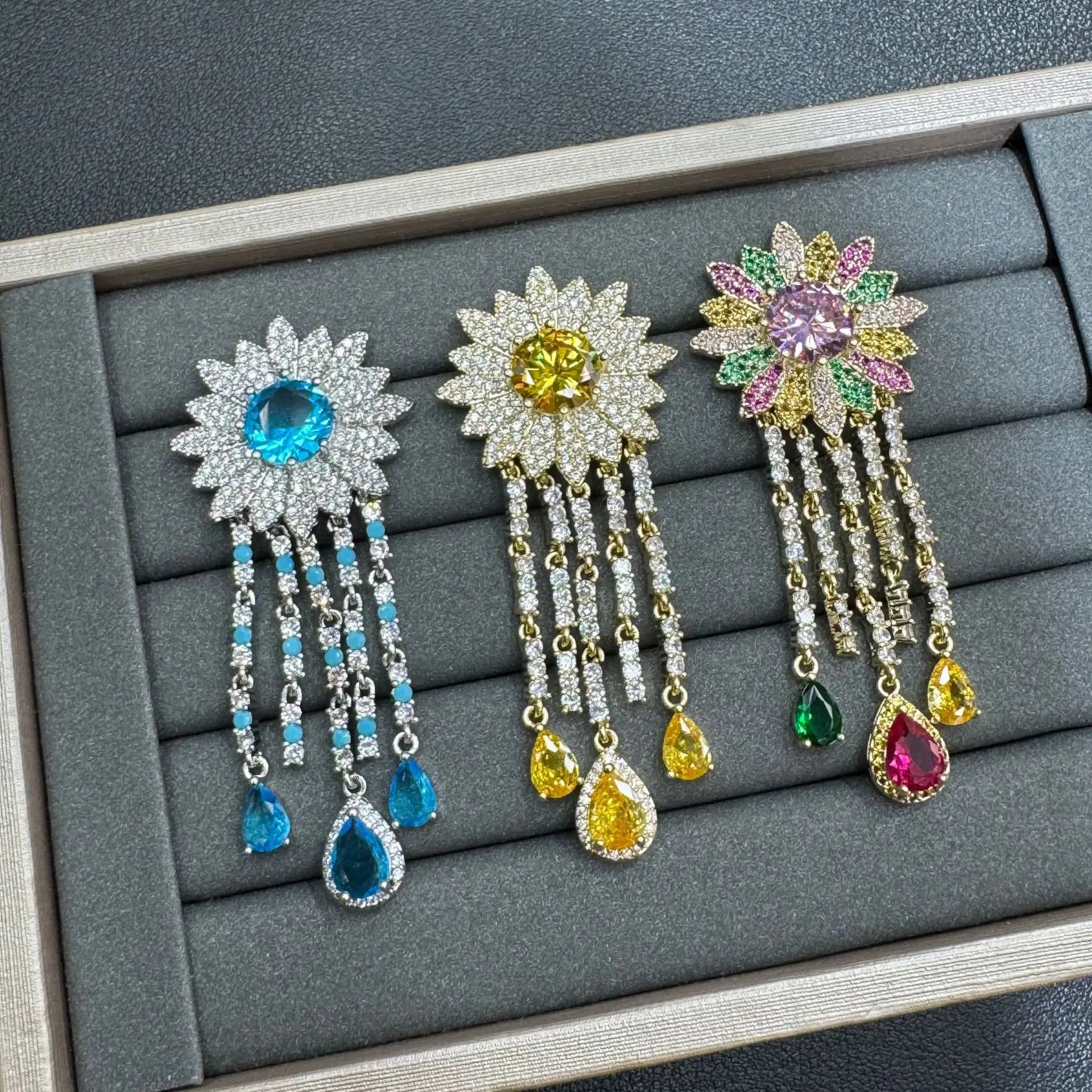 Orecchini lunghi con nappa zircone Gioielli di moda da donna Eleganti orecchini pendenti con zirconi scintillanti