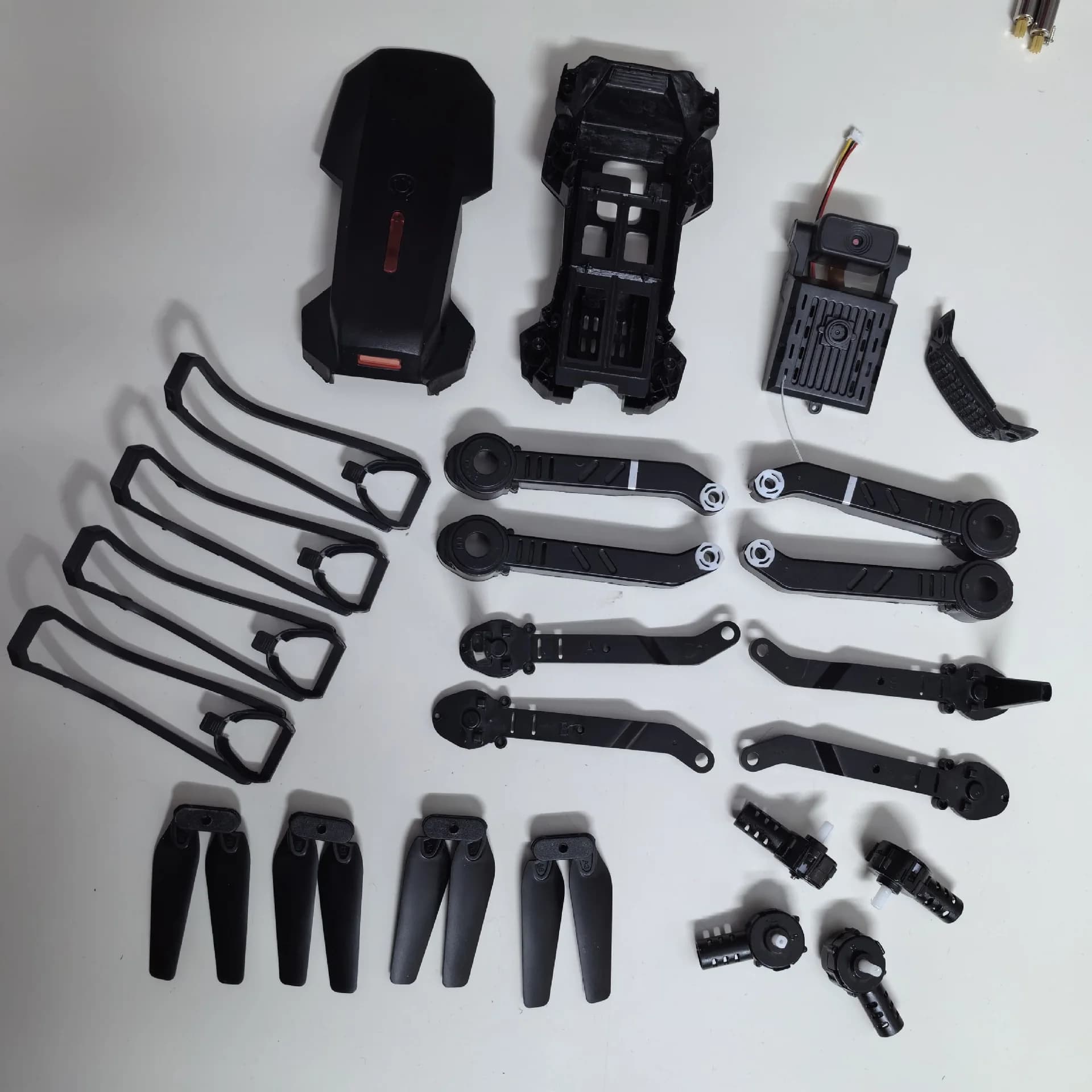 E88 Accessori per droni RC Pezzi di ricambio Eliche a lama AB Base protettiva per guscio corpo principale/Motori per motori Pezzi di ricambio Quadcopter