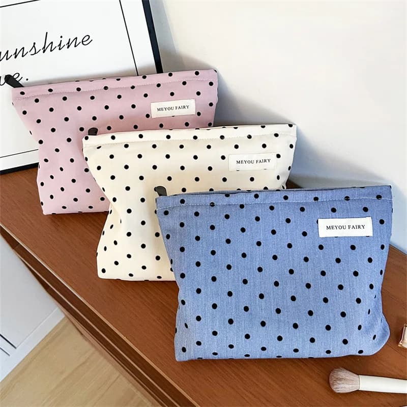 New Arrival: Beauty Case in Pois, Portable and Cute, Travel Organizer for Cosmetics, Simple Toiletries for Girls