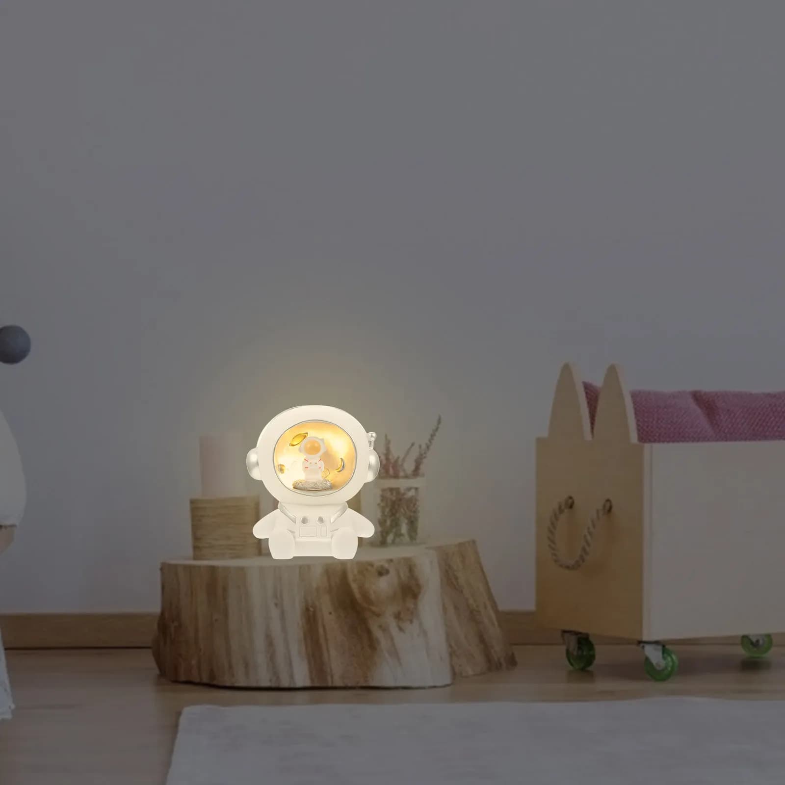 Salvadanaio a Forma di Astronauta con Luce Notturna, Elegante Decorazione Spaziale per Camera da Letto, Soggiorno, Studio e Ufficio